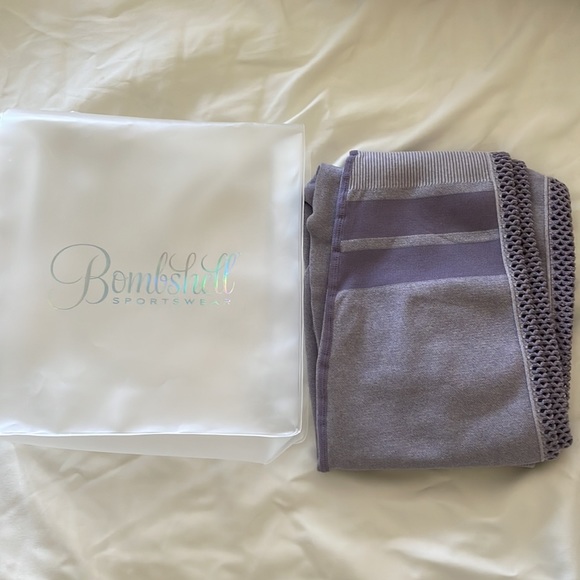 RARE Bombshell Sportswear Leggings - Picture 2 of 5